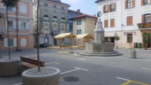 SMJ Tolmina - Trg. 1. maja, 25.7 (6)